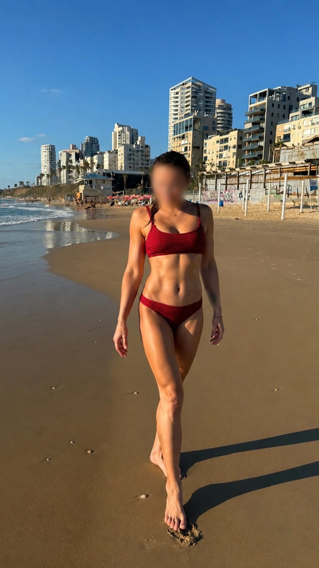 לרה בלונדינית מארחת שווה במיוחד -ירושלים